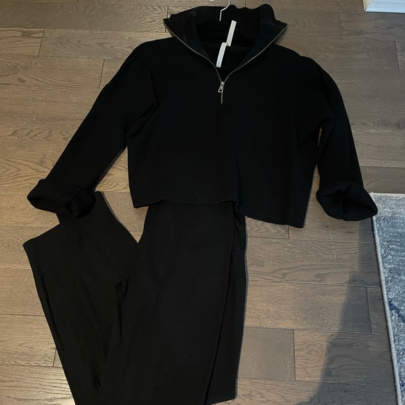 Babaton Rodin Jogger and matching top. - Picture 2 of 3